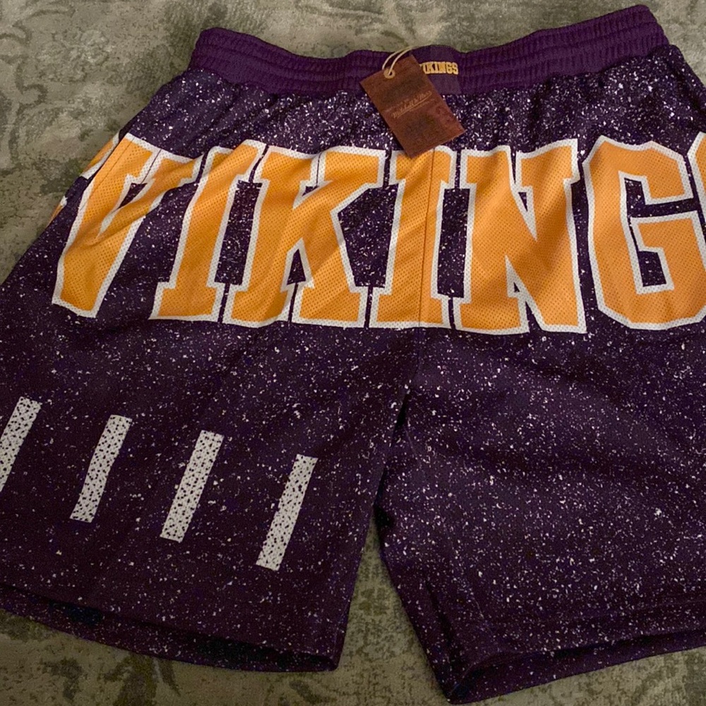 Men’s Mitchell & Ness NFL Throwbacks Minnesota Vikings Shorts 2XL